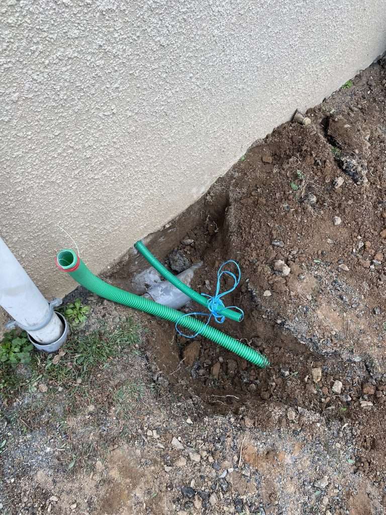 enterrage Fourreau PTT gaine verte ICTA en Dordogne  nouvelle Aquitaine dans le cadre d’un déblocage fibre avec regard telecom à Rennes , Brest , Saint malô