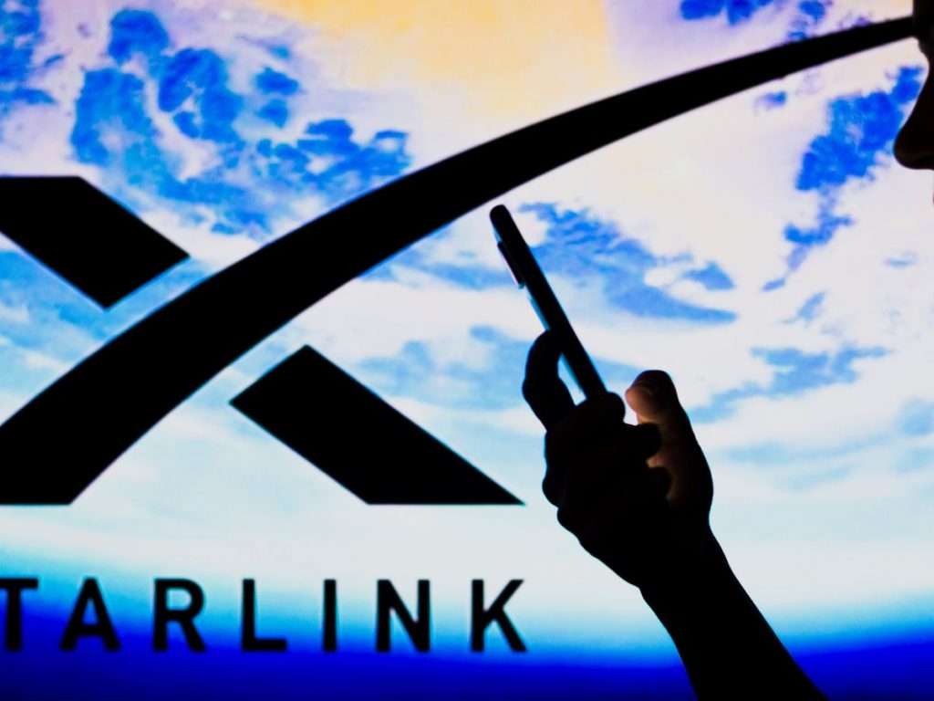 tarlink est un fournisseur d'accès à Internet par satellite de la société SpaceX qui s'appuie sur une constellation de satellites comportant des milliers de satellites de télécommunications placés sur une orbite terrestre basse.